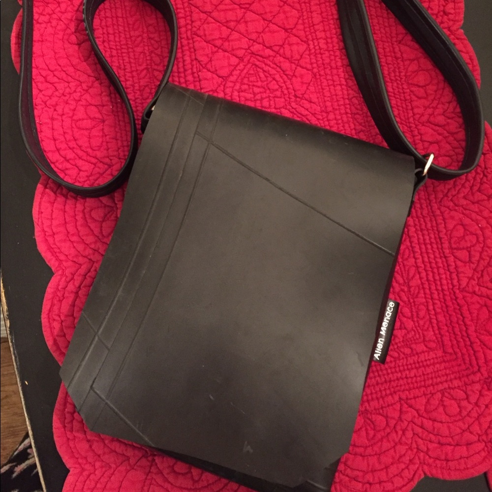Alien Menace Cross-body purse
